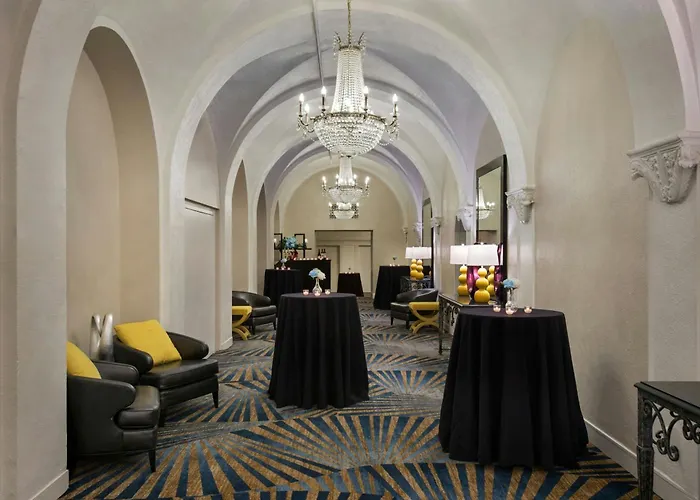 Courtyard By Marriott Boston Downtown Hotel